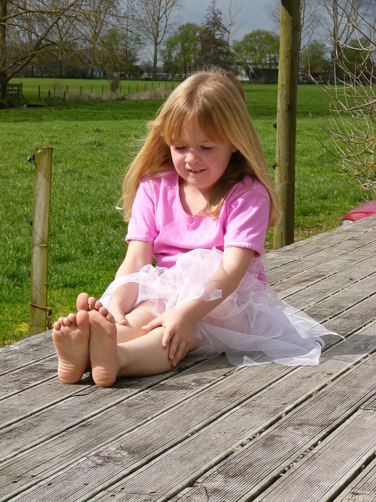 Feet дети. Тайфлас. Барефутинг в воспитании детей 2. Детский foot feet. Little girl models young 8