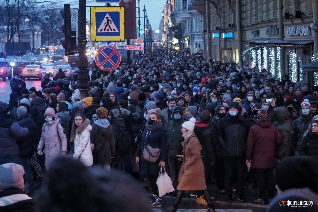 Митинг 23 января 2021 Санкт Петербург. Толпа людей на Невском. Митинг в Москве. Митинг за Навального СПБ. Митинг в спб навальный