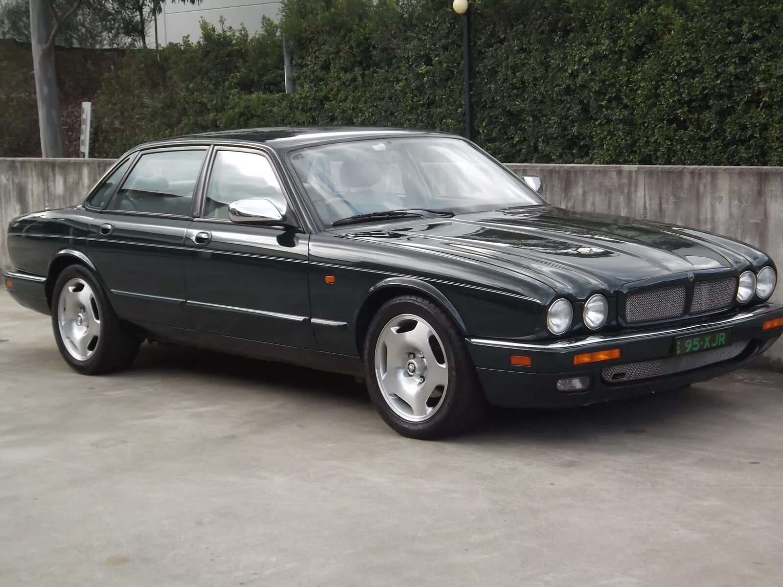 X 300 0. Ягуар XJR x300. Ягуар XJR 1995. Ягуар XJR 1994. Jaguar XJ x300.