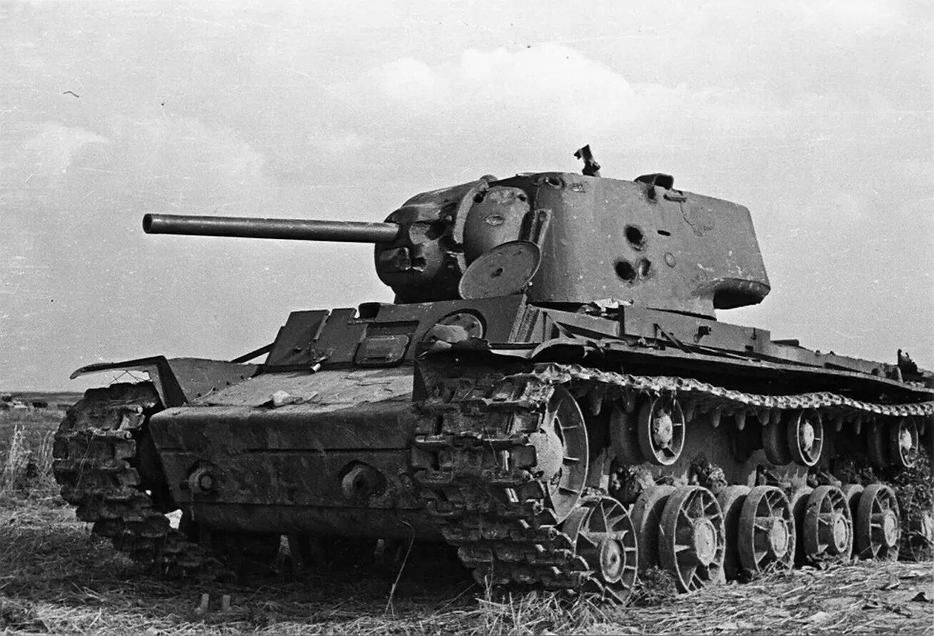 KV-1 in the cut. Artist Peter Sarson. #БоеваяСлава #ВоеннаяЖивопись #ВоеннаяТехн