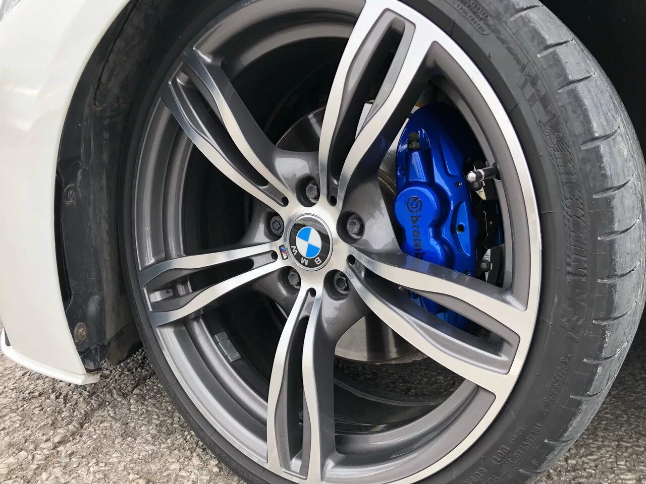 Суппорта f10. Bmw f30 245 45 r18. bmw f30 r20. суппорта на бмв ф10. тормозная система bmw f30.