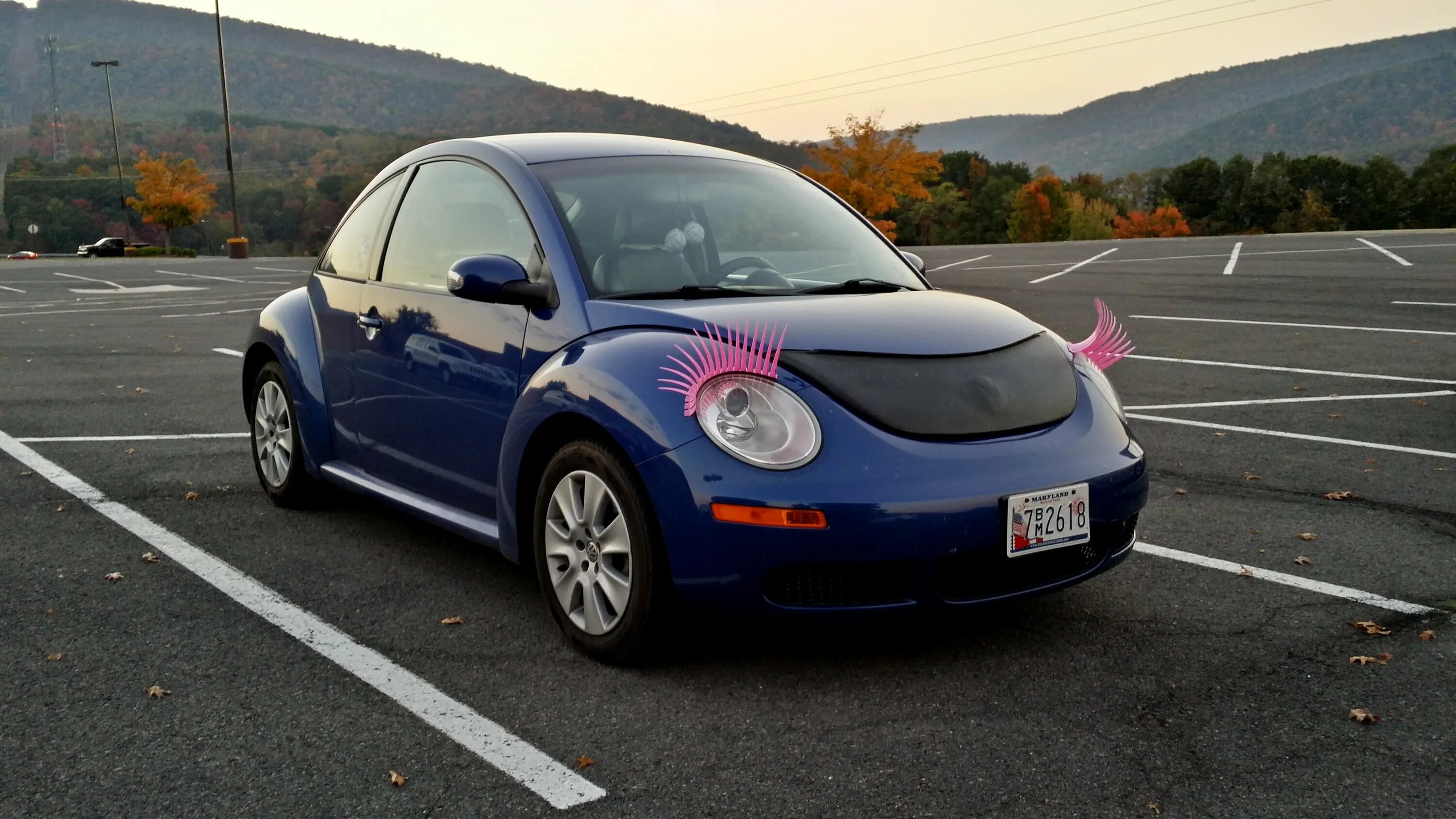 Машина для женщин механика. Nissan Micra ,Volkswagen Beetle. Ниссан Микра Жук. Volkswagen Beetle автомат. Pink Volkswagen Beetle.