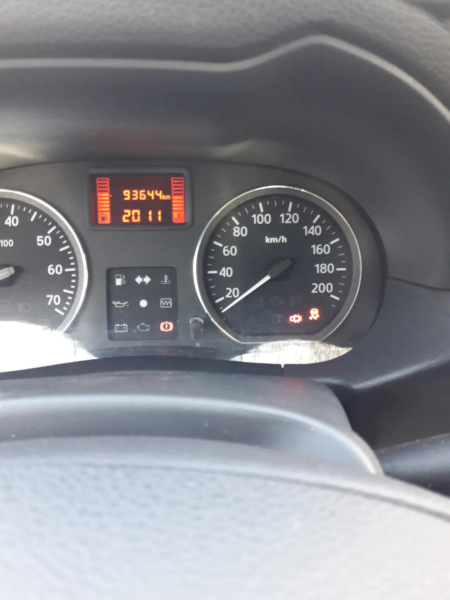 Nissan terrano ошибка. Ниссан террано есп. esp загорается. загорается есп дастер. ошибка есп дастер.