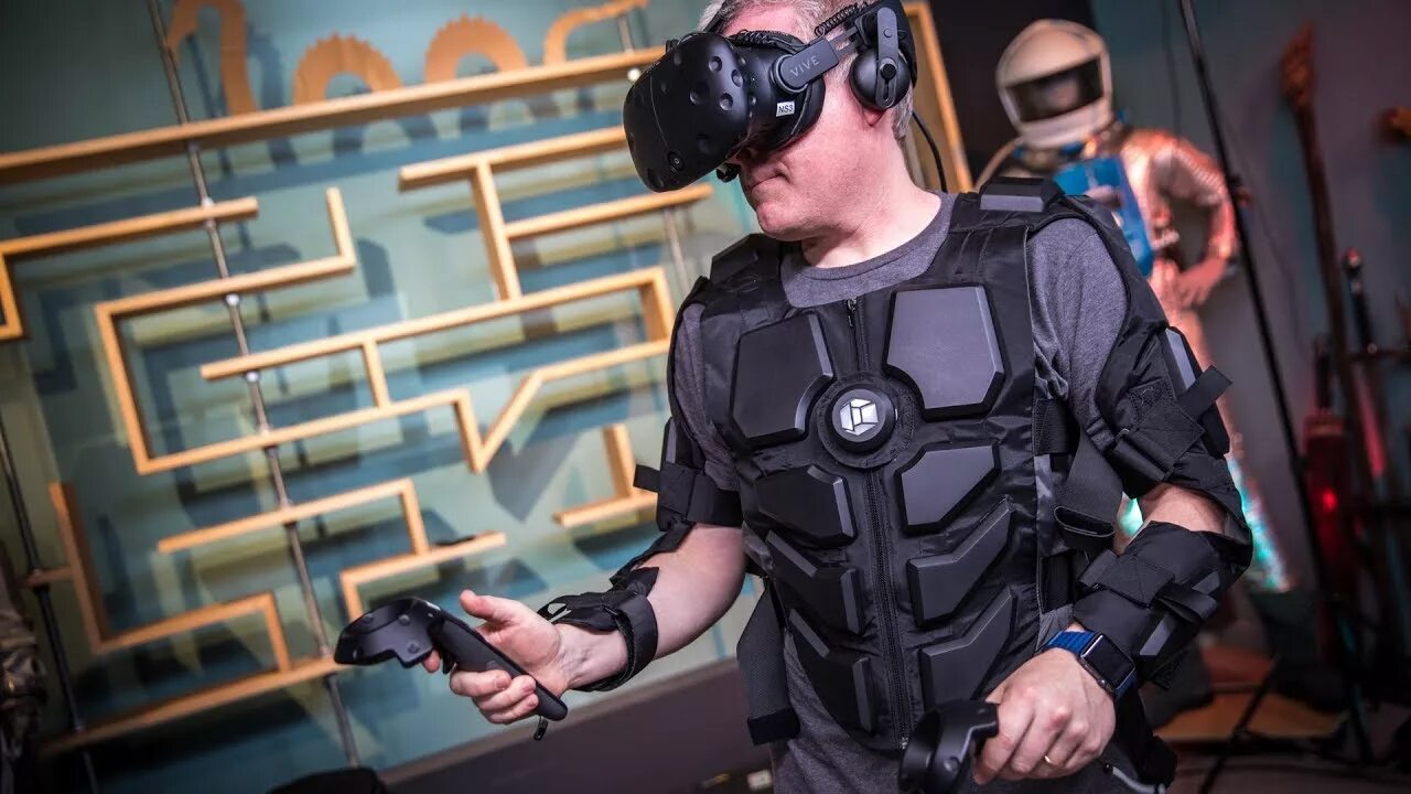 Vr rx. Haptic Suit VR. ВР костюм тактильный. Костюм виртуальной реальности. Жилет виртуальной реальности.