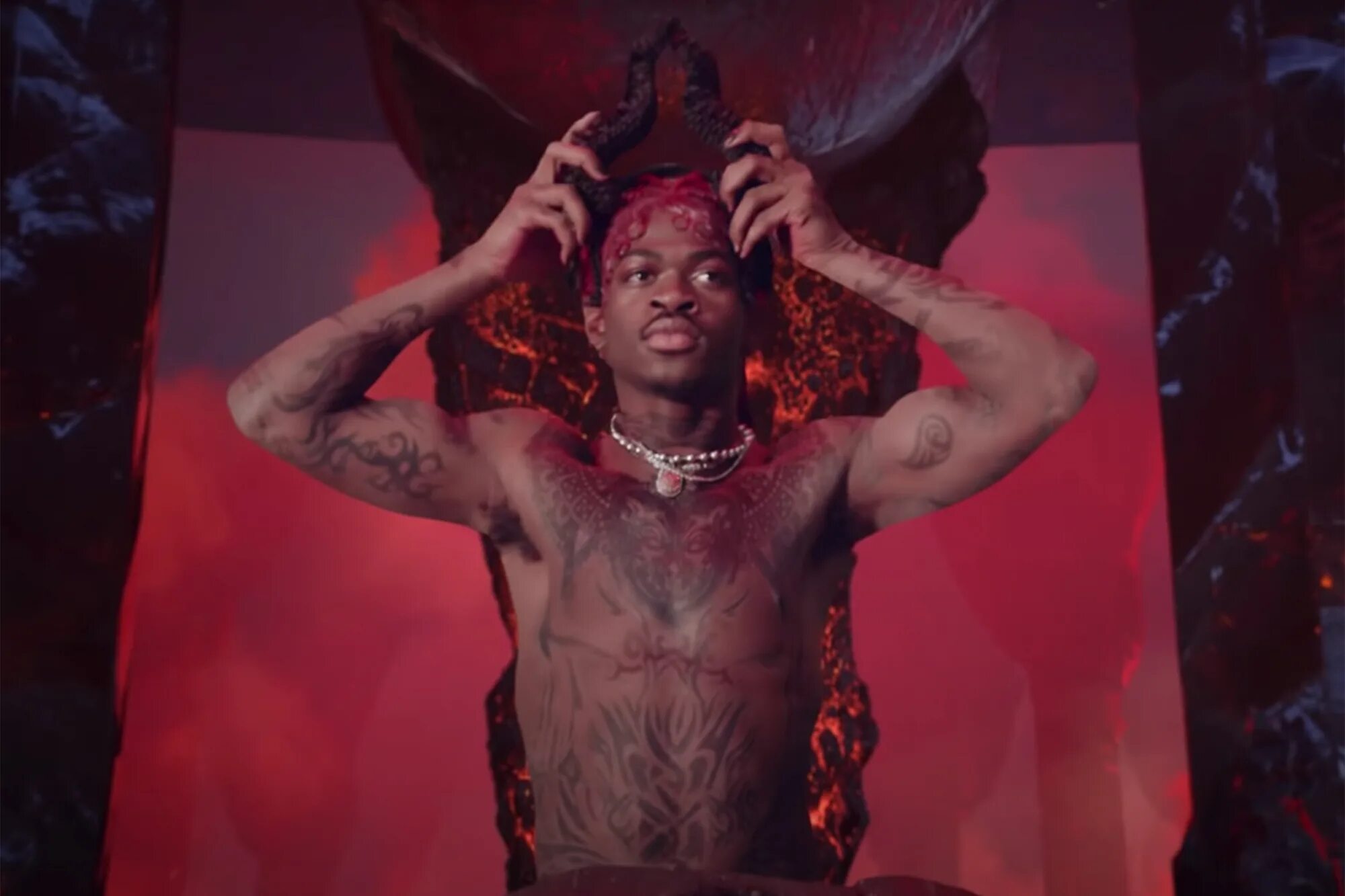 Нам сатана кричит к ноге. Lil nas x монтеро. lil nas x гифка montero. lil nas сатана. лил нас икс montero.