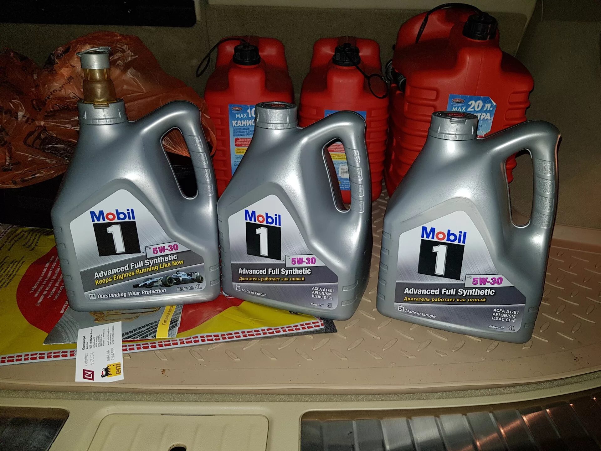 Масло mobil 1 0w40 оригинал и подделка. Масло мобил1 х 5w30. Мобил 1 х1 5w30. Масло моторное мобил 1 подделку отличить. Оригинальный мобил 1.