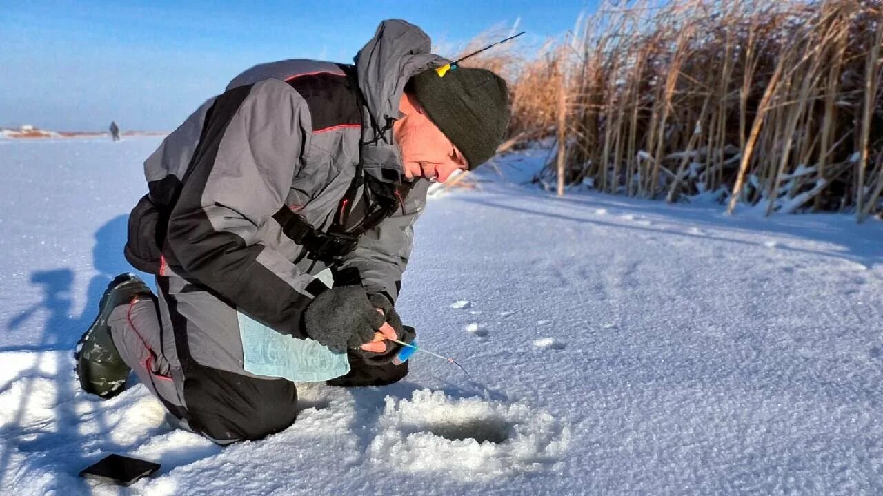 Ловля со льда видео. Зимняя рыбалка 2020 2021 первый лед. Зим рыбалка первый лед. Рыбалка со льда 2021. Рыбалка со льда 2020.
