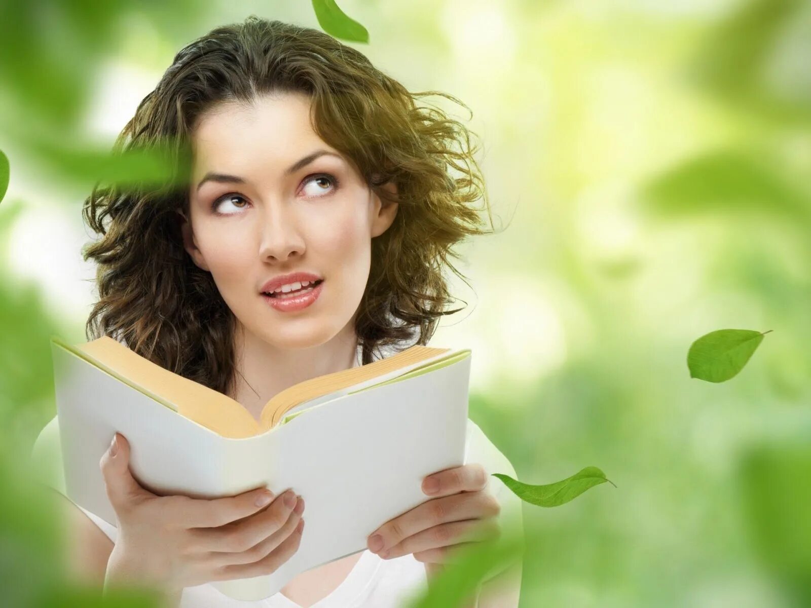 Парень с книгой. Дети с учебниками. Умная девушка. Чтение памяти. Быстрое чтение.