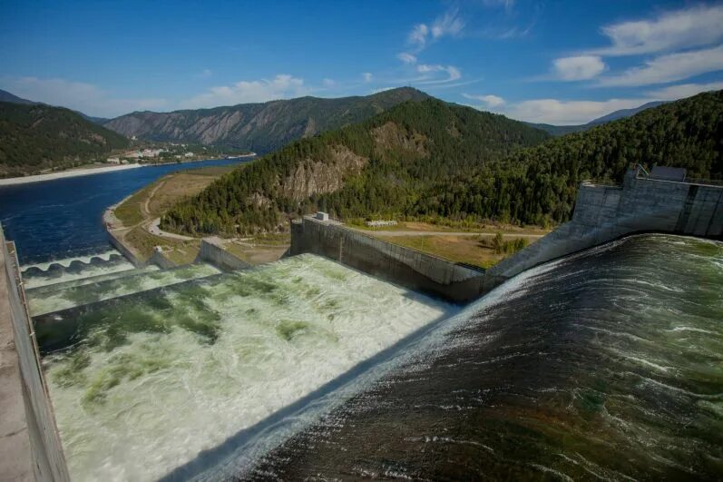 В каком районе находится самая крупная гэс. Саяно-шушенское водохранилище. саяно шушенское вдхр. саяно-шушенское водохранилище фото. самая старая гидроэлектростанция алтая.