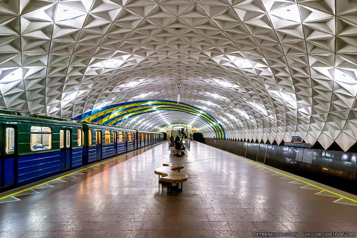 Сколько станций метро в харькове. Метро Харькова. Станции метро Харькова. Харьковская (станция метро). Харьков Украина метро.