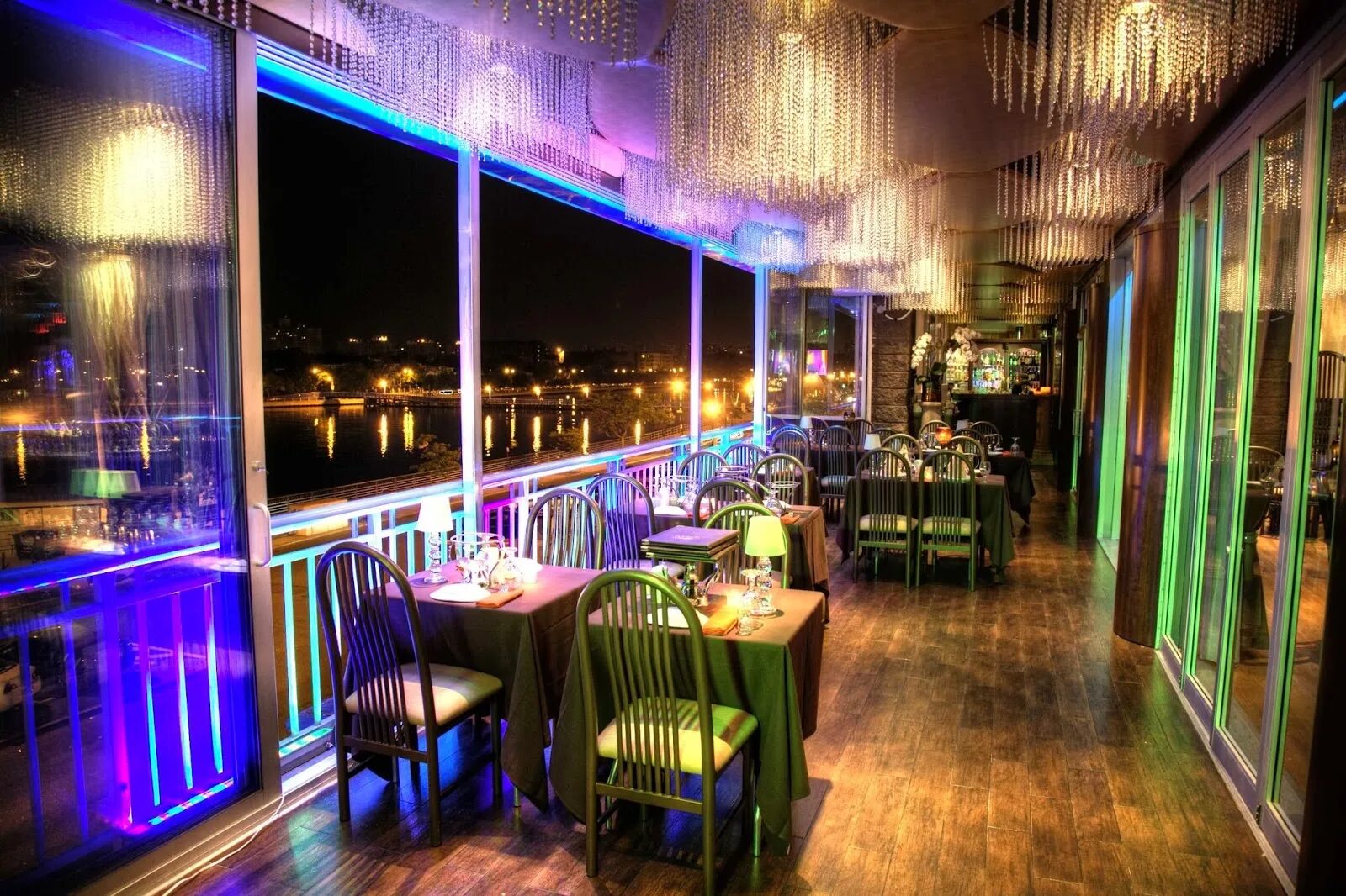 Бар подик. Подик бар. Сюзюран бар. Теневой паб. Гастробар гастроли иваново.