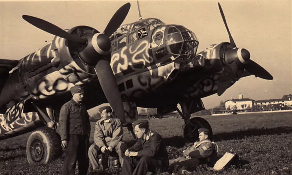 Юнкерс 88 самолет. Ju 88 a-1. Юнкерс 88 окраска. Самолёт люфтваффе юнкерс-88. 88 вид сверху.