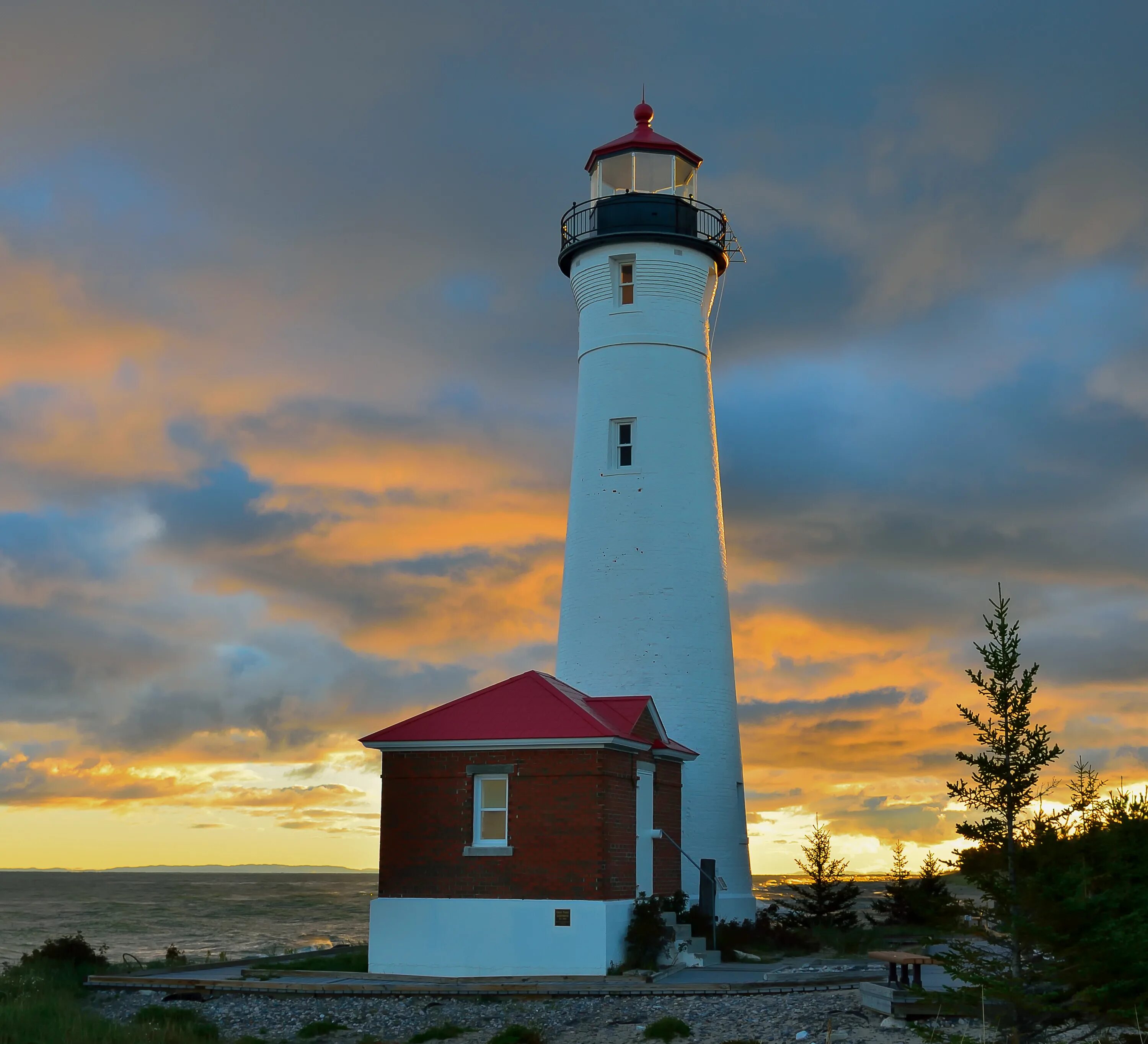 Береговой маяк. Маяк Крисп-Пойнт - Мичиган. Маяк Tawas point Lighthouse. Пойнт Уильям Маяк. Чебойган (Мичиган) Маяк.