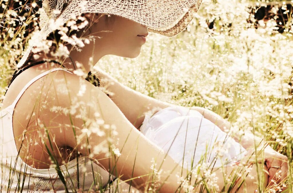 5 августа женщина. 5 августа женщина. 5 августа женщина. День ангела 5 августа. 5 августа женщина.