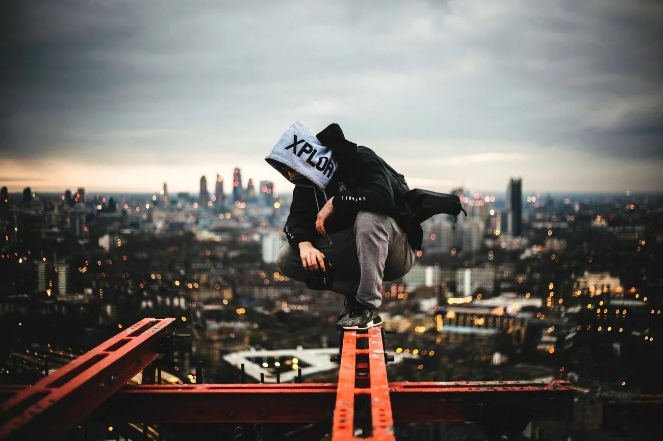 останкинская телебашня руферы. человек в прыжке. человек на крыше. падает. падение с высоты во сне.