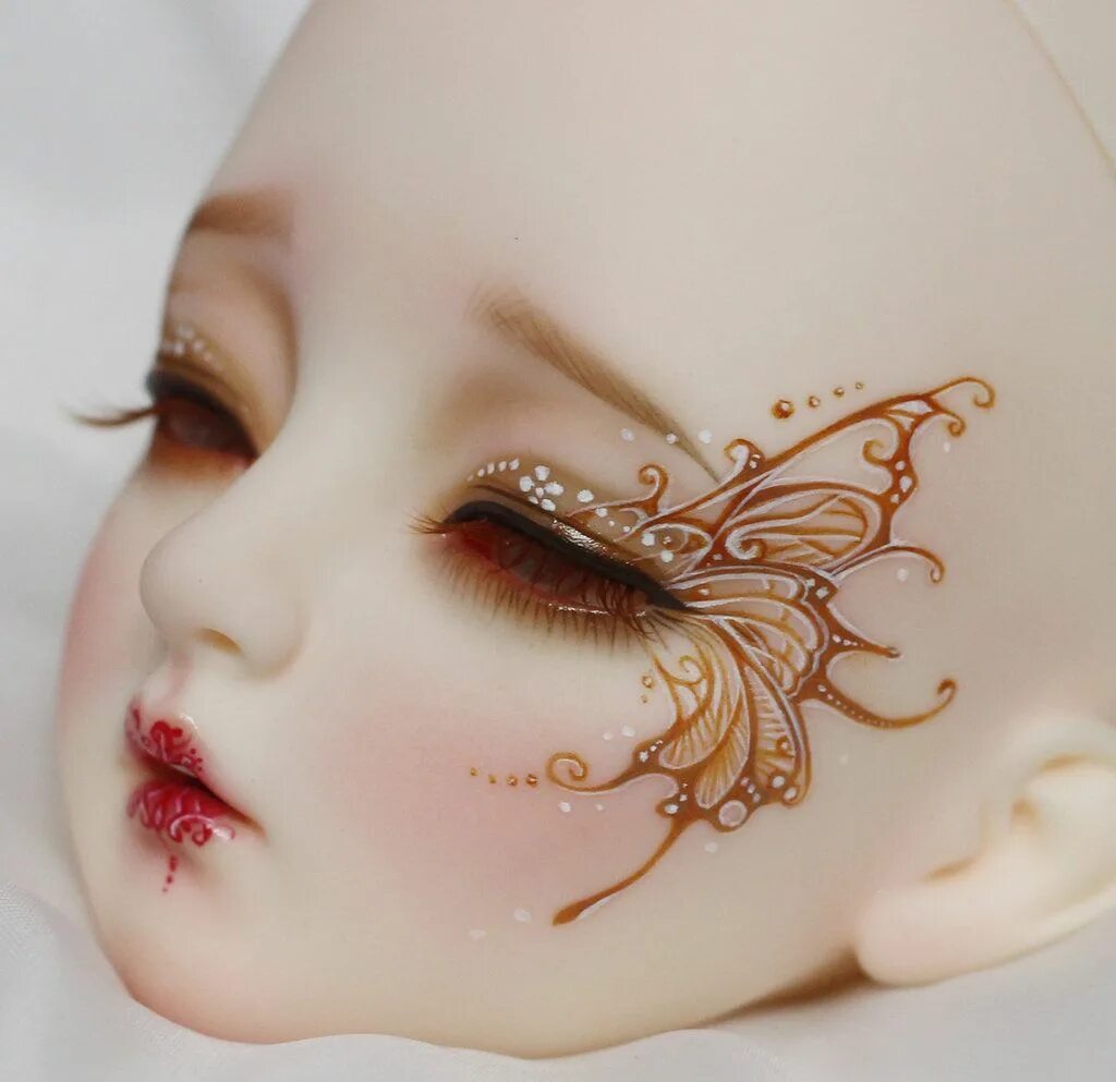 Макияж натуральный для блондинок. Бейби фейс лицо. Саша лусс без макияжа. Впалые щеки. Фарфоровые куклы эстетика.