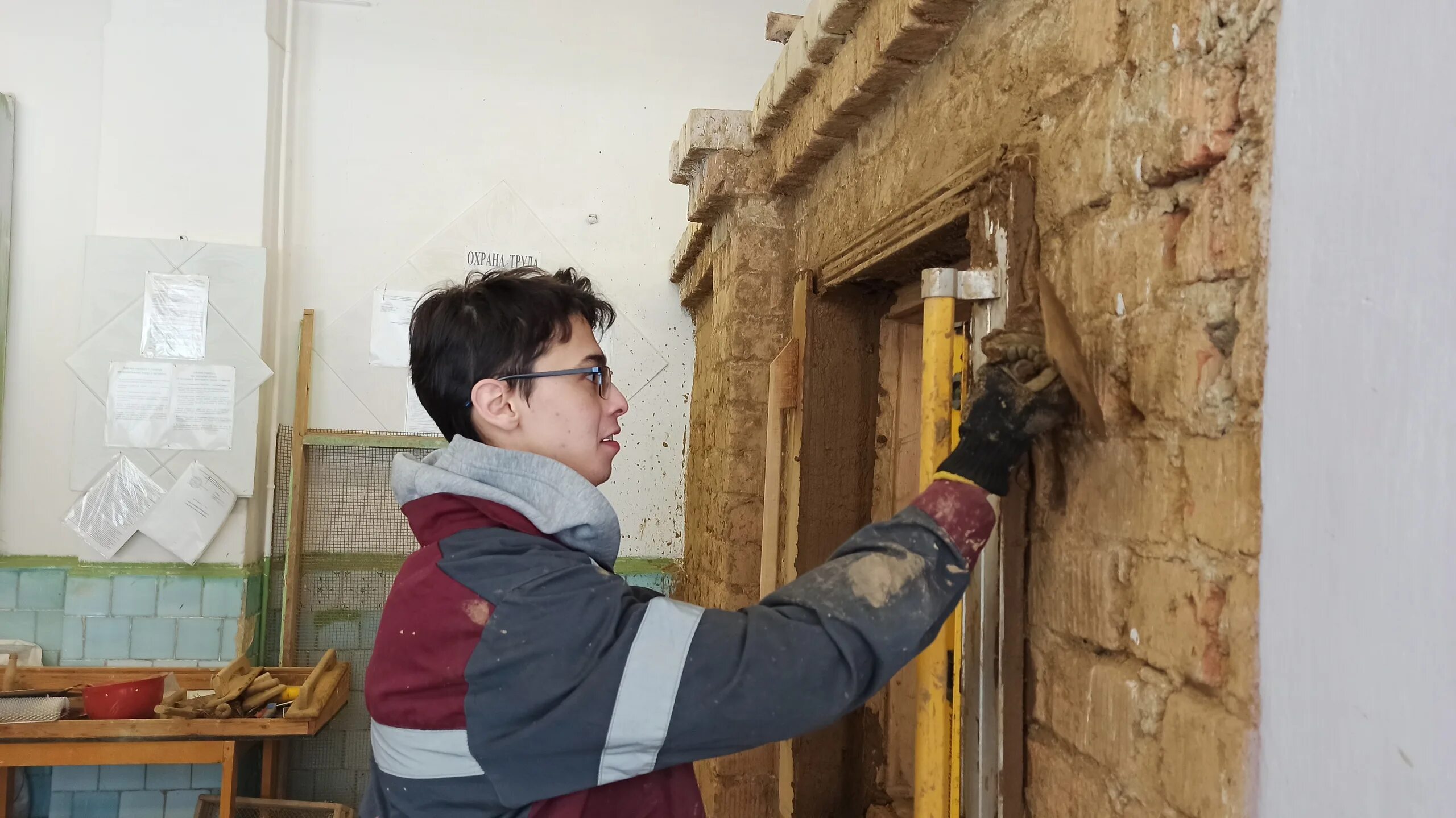 Отделка дома снаружи. Фасадный декор руст 4. Обрамление дверного проема из полиуретана. Облицовка пилястр и откосов. Рустованные пилястры барокко.