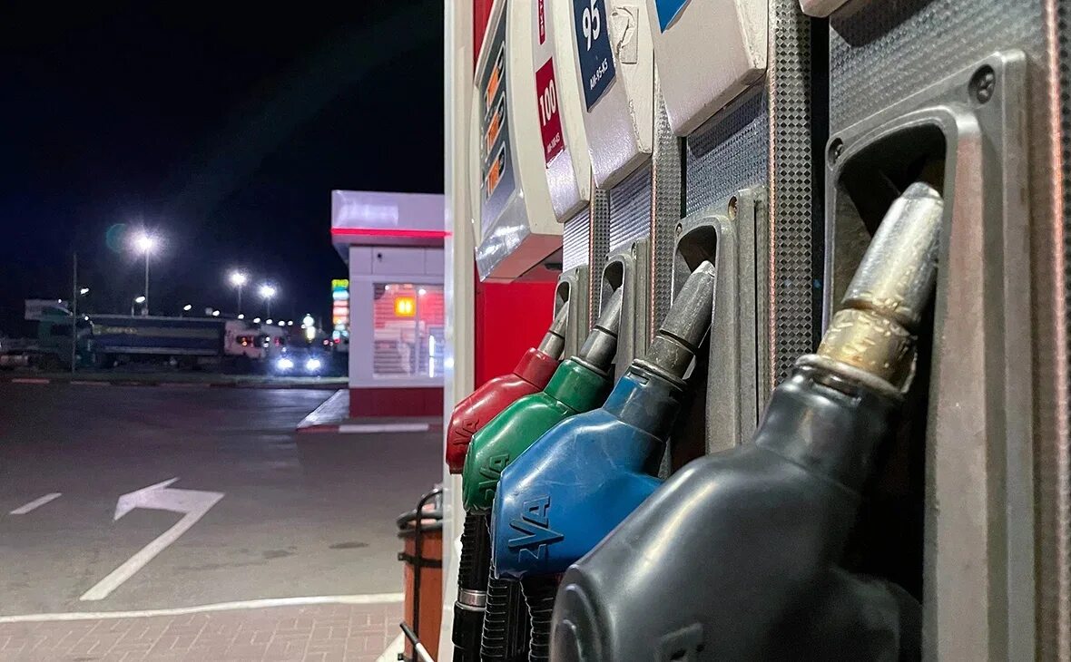 Заправка электрокара. Плохой бензин. Производство бензина. 95 бензин плохой. Плохой бензин.