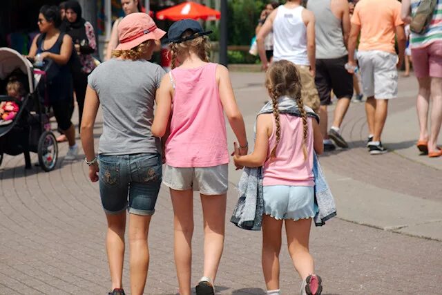 Девушки в прозрачных юбках. Человек в юбке. Женщины в коротких юбках. Worn in public. Worn in public.