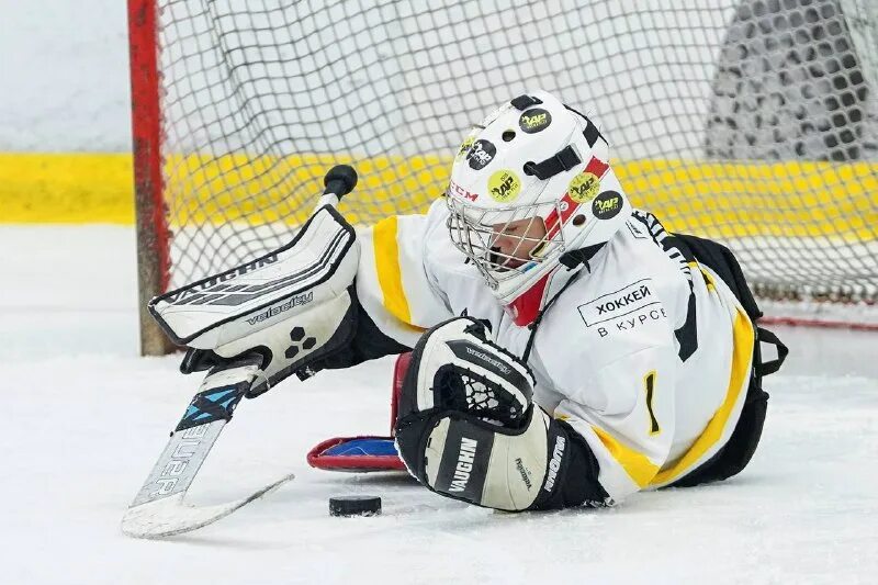 Хоккей ессентуки. Кукмор хоккейная команда. Хоккейный турнир 2015. Комета хоккей. Ледовый дворец металлург комсомольск.