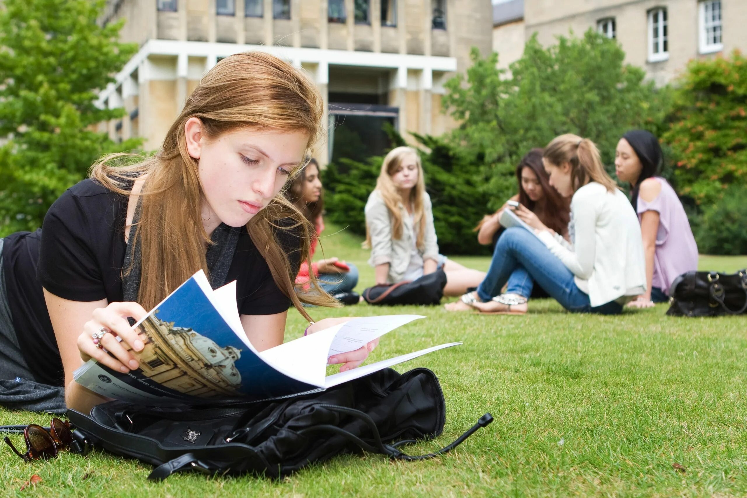 Se studentki. Студенты в вузе. Университет студенты. Студенты за границей. Поступление в университет за рубежом.