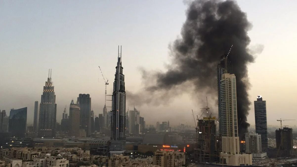 Бурдж халифа горит новости. Dubai Fire. Бурдж Халифа сгорела. 11 Woodfire Дубай. 1894 Dubai Fire.