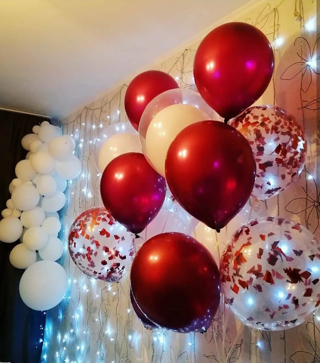 Гелевые шары дома. Шары украшение. Гелевые шары. Украшение гелевыми шарами. Красивые шарики на день рождения.