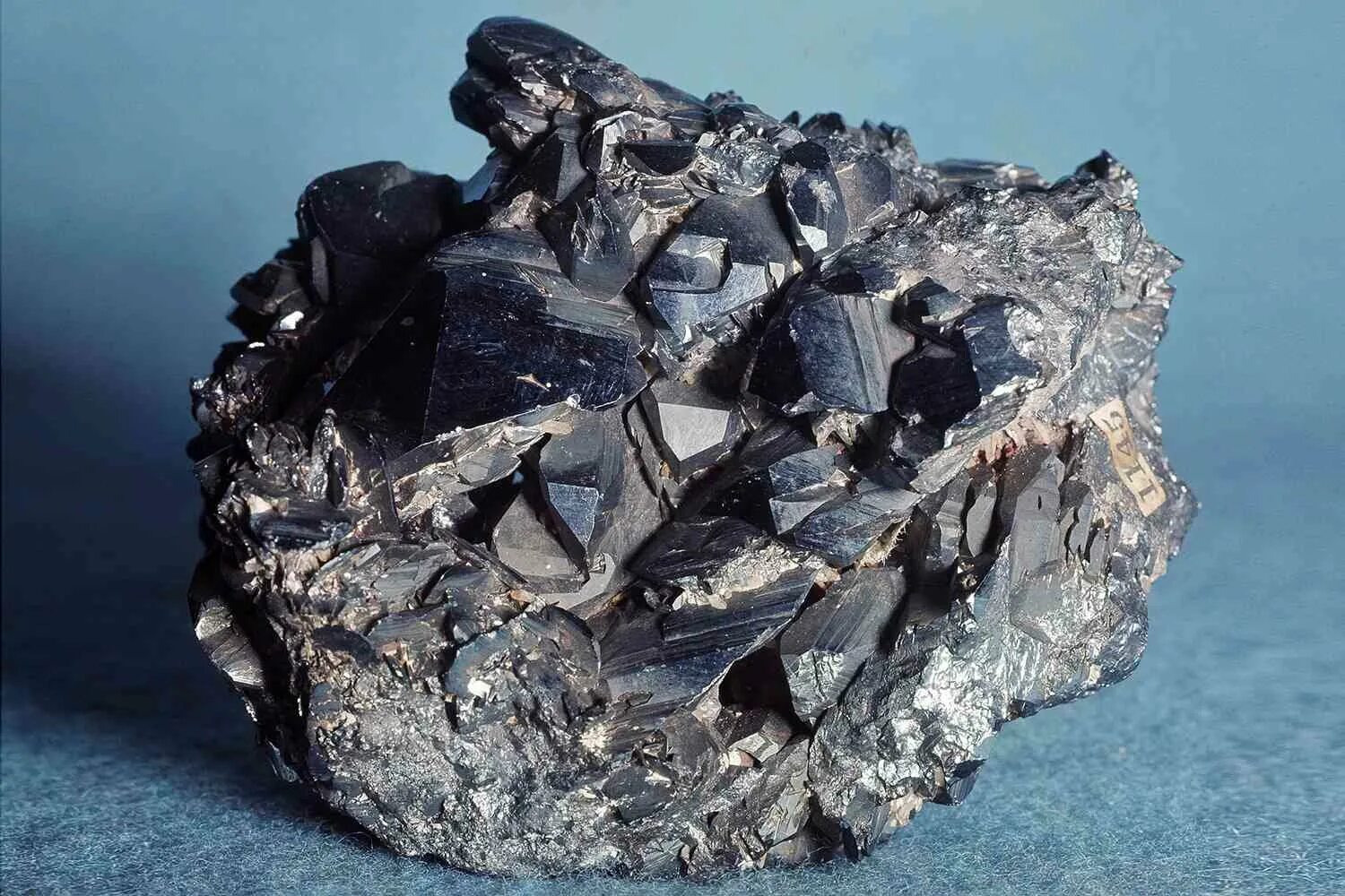 Красный Железняк(руда гематит fe2o3). Магнетит медный Колчедан. Оолитовый гематит. Гематит / минерал.