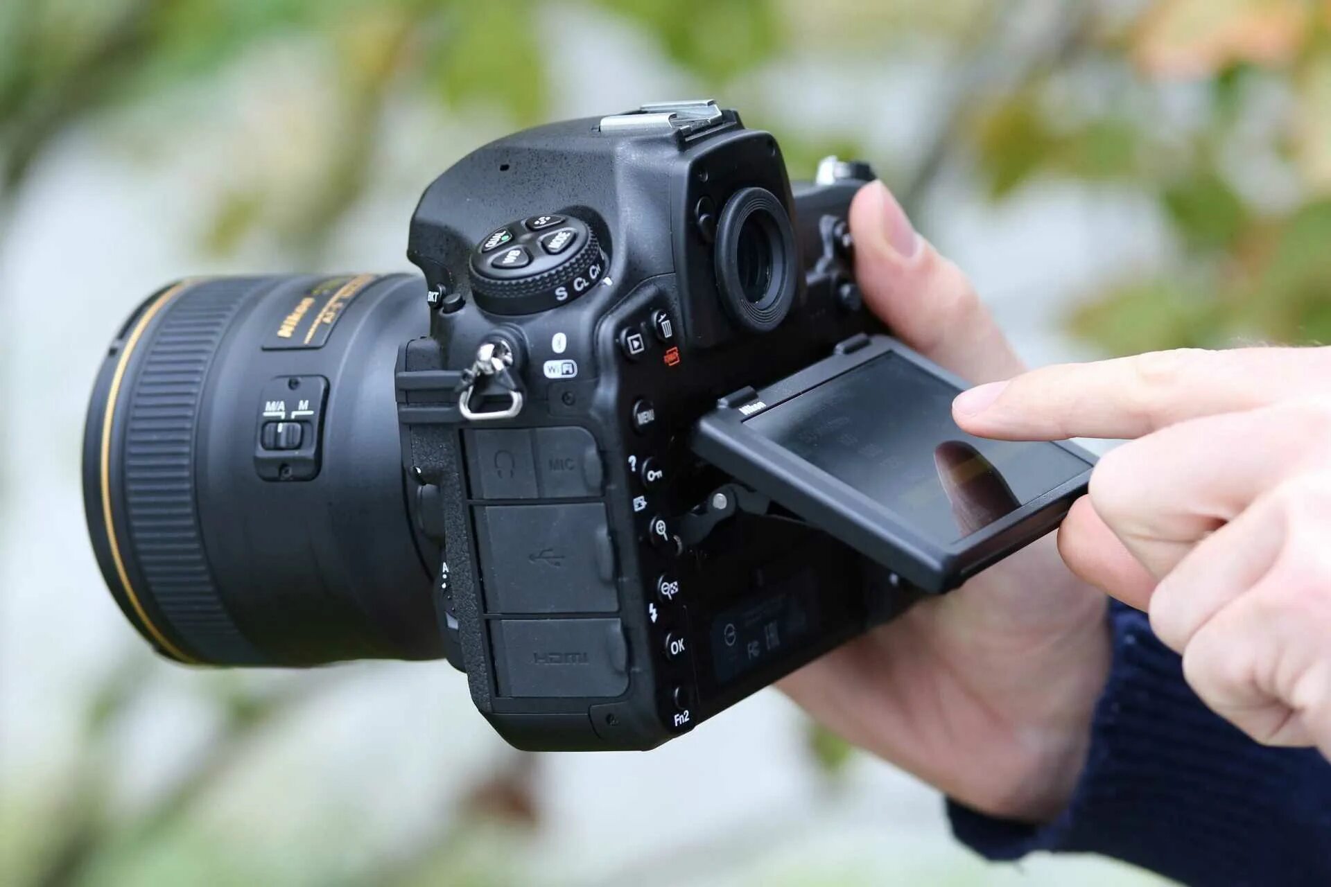 Фотокамера изображение какое. Nikon d850 Viewfinder. D850 видоискатель. Фотоаппарат Nikon d800 c фотошпышкой. Фотокамера для видеосъемки.