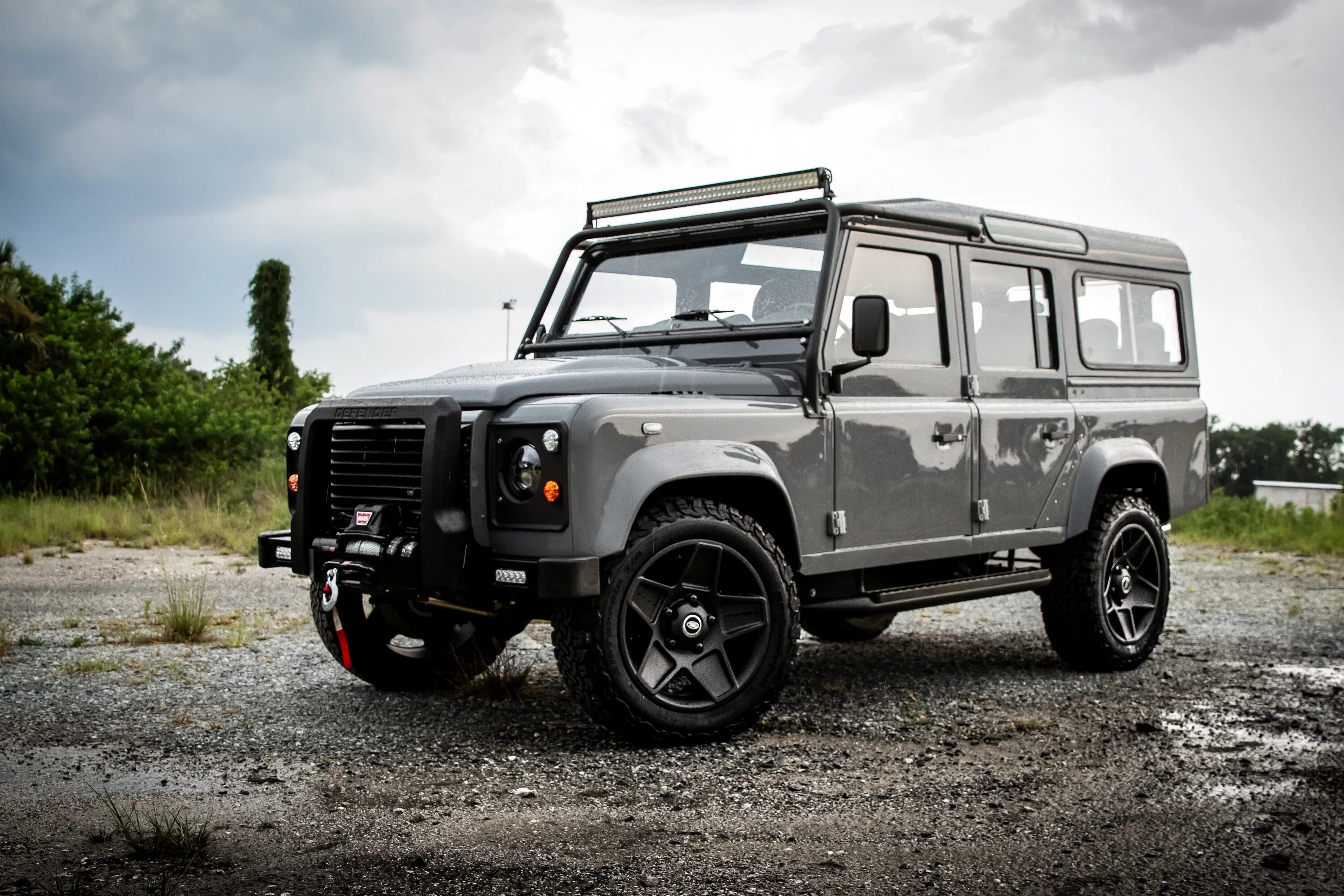 Авто defender. Ленд Ровер Дефендер. Дефендер 110. Ленд Ровер Дефендер 1. Рендж Ровер Дефендер 2019.