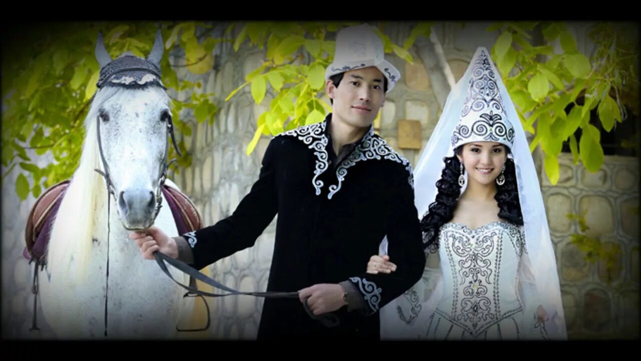 Казахский свадебный костюм. Казахский свадебный наряд жениха. Национальный костюм казахов. Казахская Национальная Свадебная одежда.