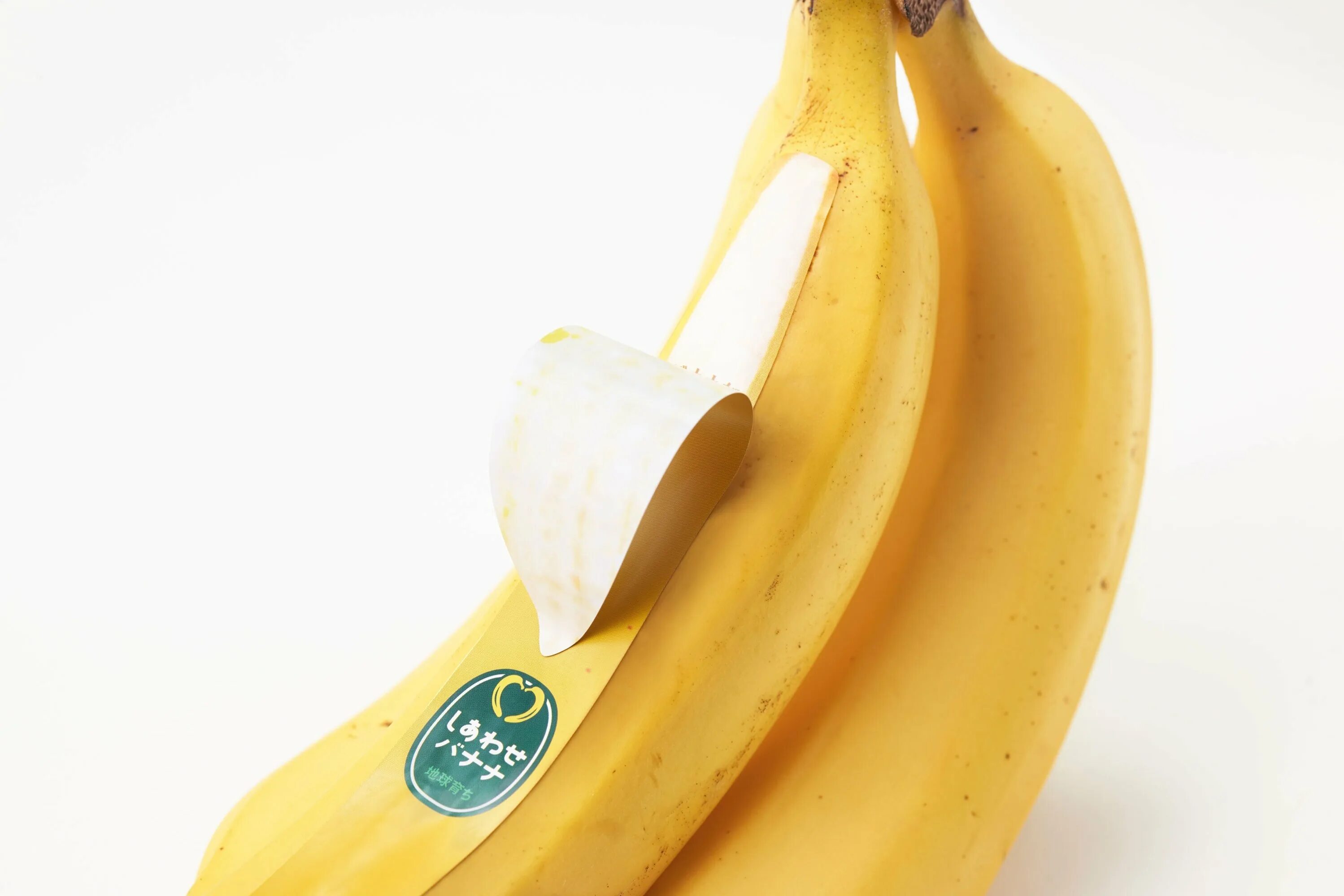 Где можно купит банан. Бананы в упаковке. Упаковка в виде банана. Банан японский. Упаковка бананов в Японии.