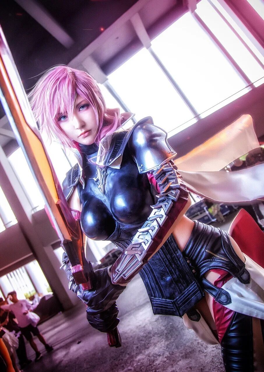 Girls control girls. Лайтинг косплей. Final Fantasy Lightning Cosplay. Lightning Final Fantasy нижнее белье.