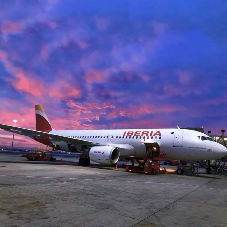 Самолет испания. Авиатранспорт испании. Самолет в испанию. Испания авиакомпания iberia. Самолет в испанию.