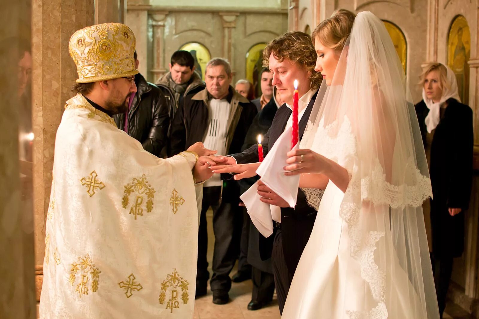 Где происходит венчание. Венчальное платье. Свадьба в церкви. Таинство венчания в православной церкви.