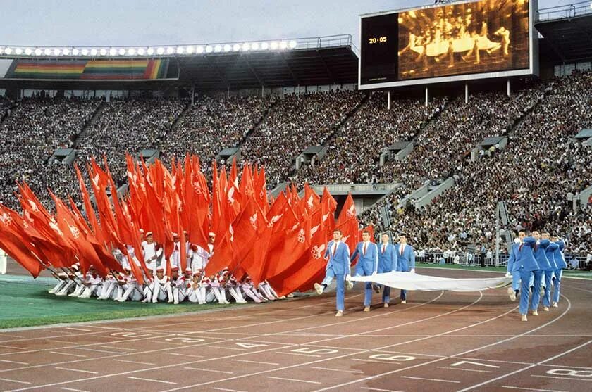 Лужники 1980 трибуны. Олимпийский факел 80 в Лужниках. Открытие олимпиады-80 в «Лужниках».