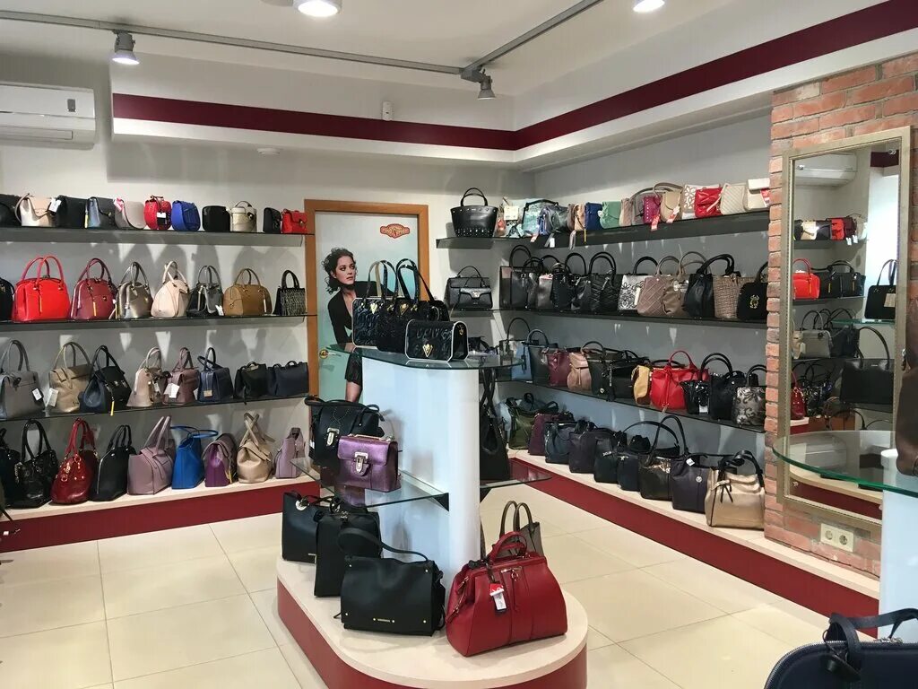 мир сумок. сумка сетевой магазин. пр. империя сумок июнь 2023 года новосибирск. магазин сумок фото.