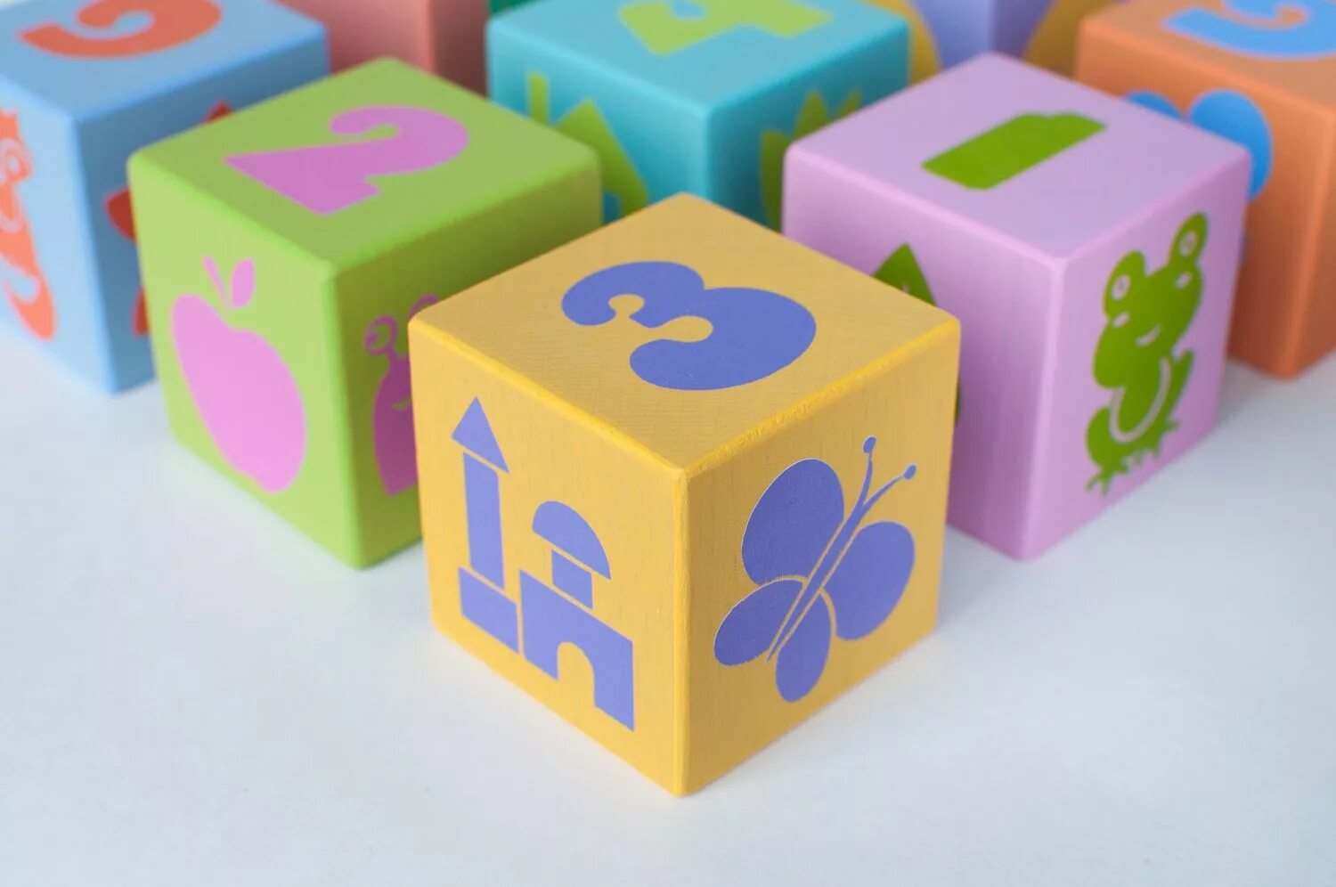 Детские кубики. Яркие кубики для детей. Деревянные игрушки кубики. Кубики в картинках.