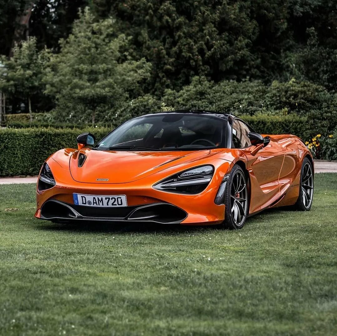 Машина mclaren. Макларен 720s. Машина MCLAREN 720s. Макларен 720. Макларен 740s.