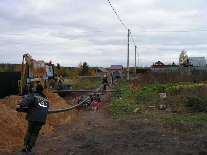 Сельских водопроводов. Водопровод в деревне. Центральный водопровод в деревне. Водопровод в СНТ. Центральный водопровод в садоводстве.