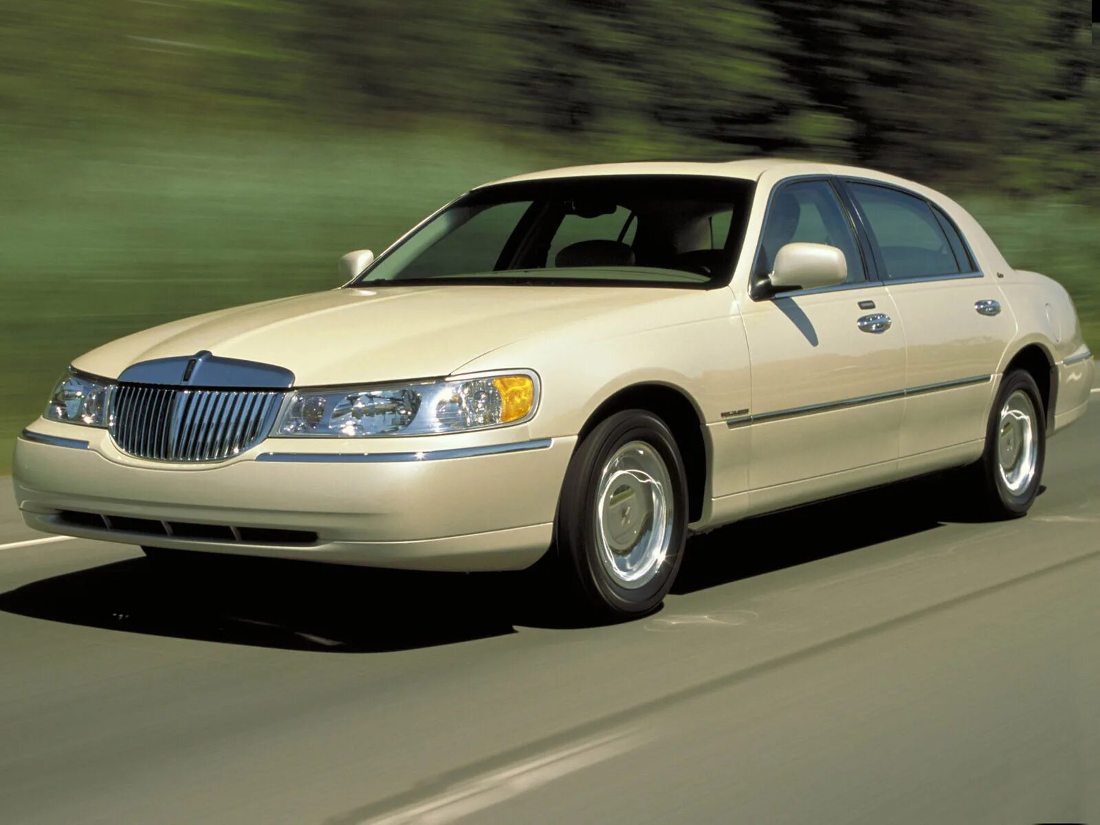 Town car 3. Линкольн Таун кар. Lincoln Town car 1998. 1998–2002 Lincoln Town car. Lincoln Town car.