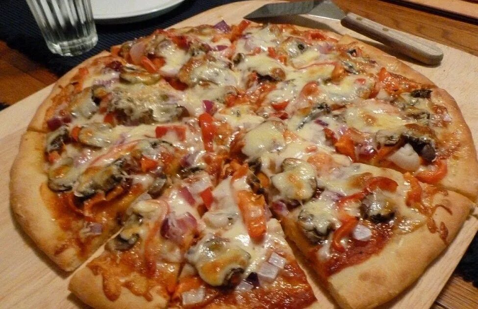 Комбо пицца. Жар пицца мытищи. Пицца в коробке. Pizza hut pan pizza. Пицца фото.