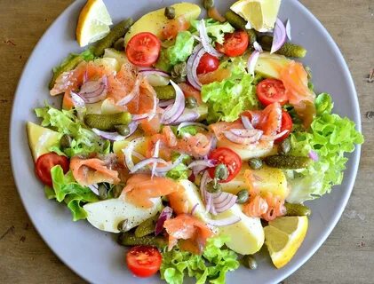 Салат с форелью огурцом