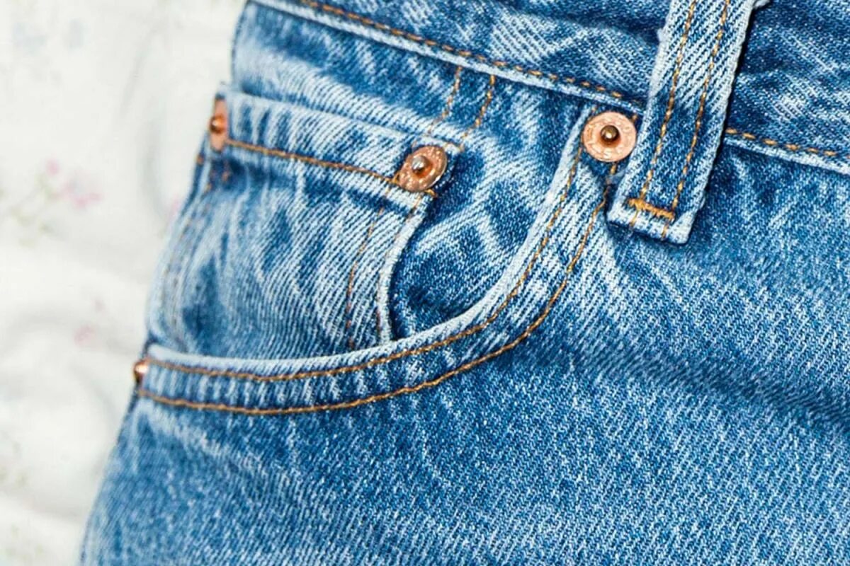 Есть новые джинс. Карман джинс. Карман джинсовый. Джинсы с карманами. Маленький карман на джинсах.