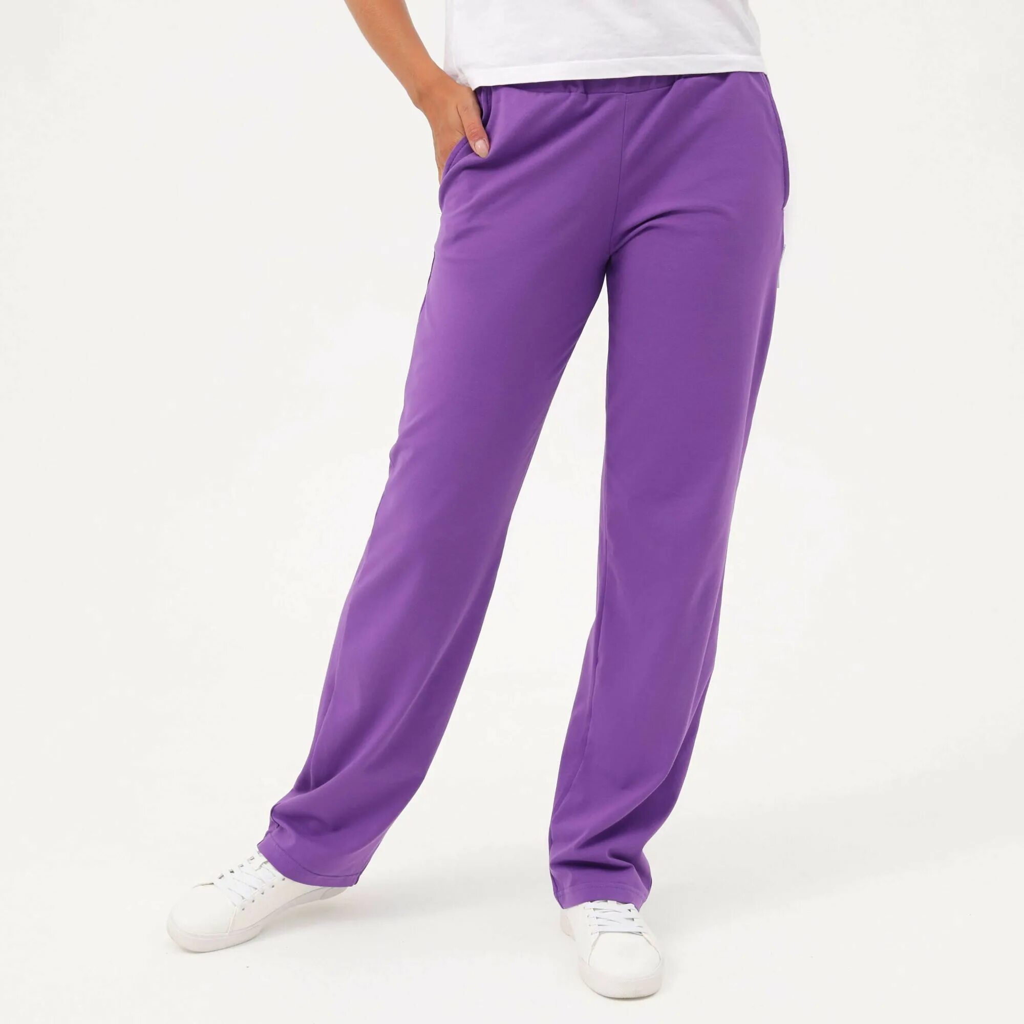 Купить дешевые брюки. Azimuth брюки фиолетовые женские. Фиолетовые штаны женские. Сиреневые брюки женские. Лиловые штаны.
