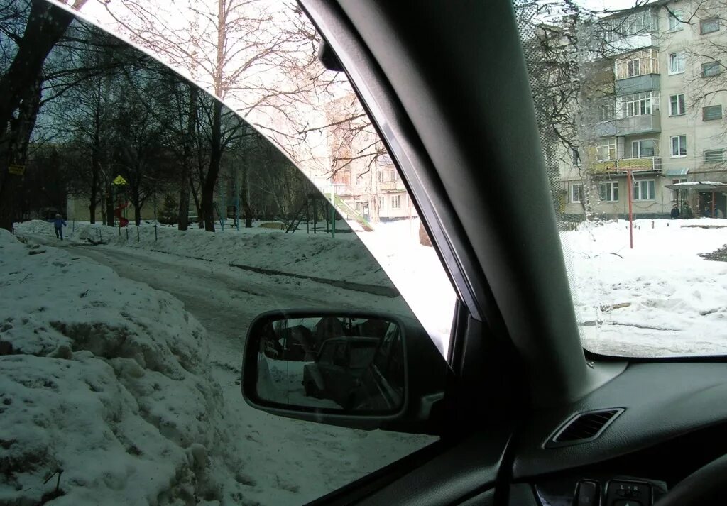 Не видать дороги. Тонировка люмар 35. Вид из тонированной машины зимой. Dвид из окна машины зимой. Вид изнутри машины зима.