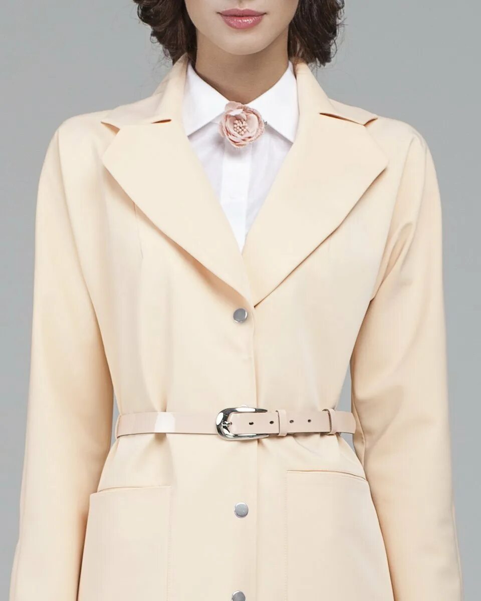 воротник по английски. английский воротник. классическое двубортное пальто женское. воротник по английски. блузка с английским воротником.