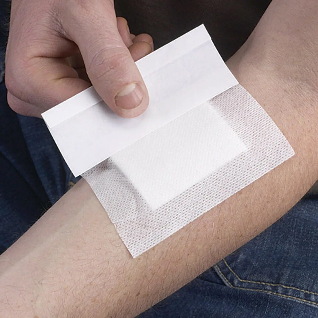 Пластырь c. Лейкопластырь adhesive wound dressing 6*7. adhesive wound dressing пластырь. bandage adhesive пластырь. firstaid пластырь повязка 8x6.