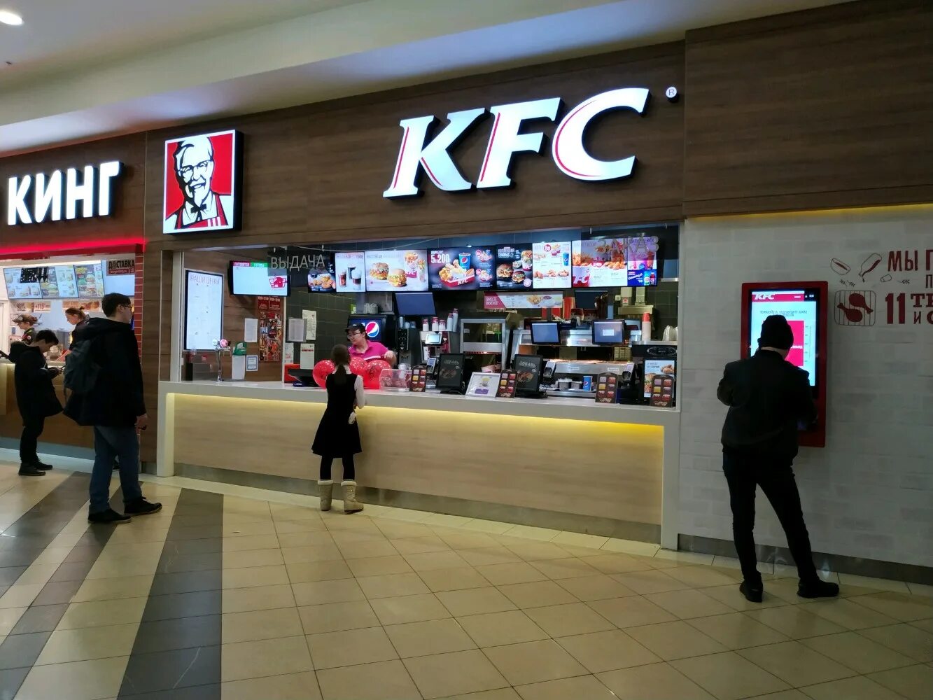 Ростикс казань. Ростикс казань. Kfc казанский вокзал. Ростикс казань адреса. Бургер кинг проспект победы казань 91.