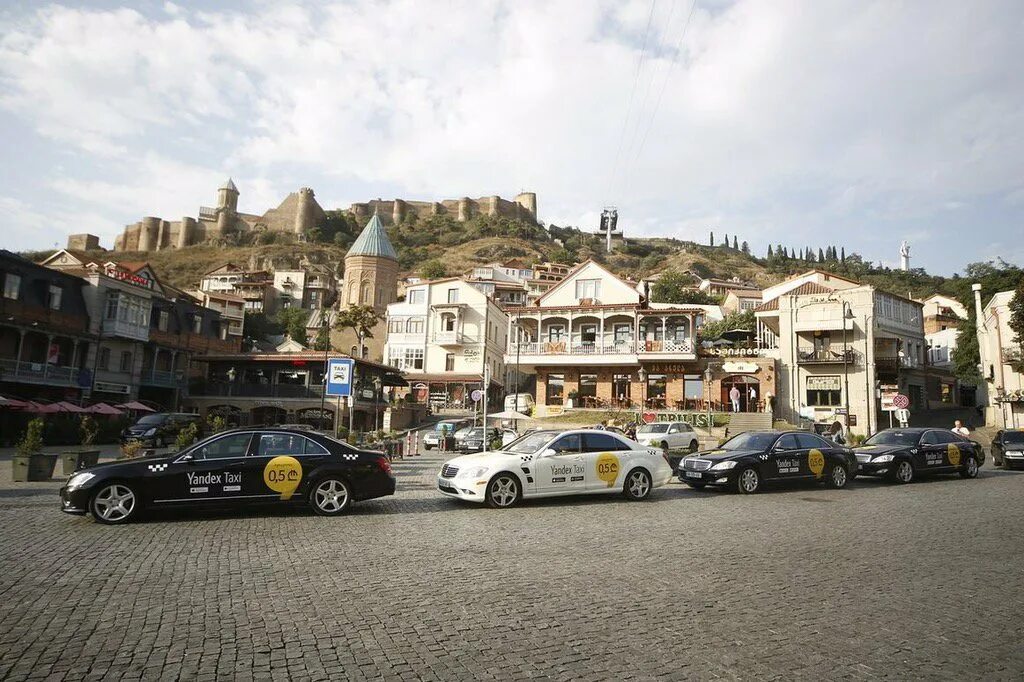 Такси в грузии. Тбилиси:taksi sürücüləri. Taxi Tbilisi. Тбилиси машины.